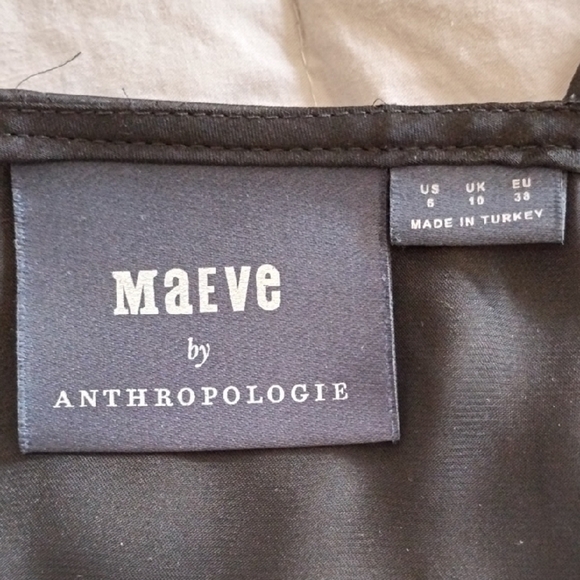 Casual Elegance Black Satin Button-Up Women's Tank - Picture 9 of 9